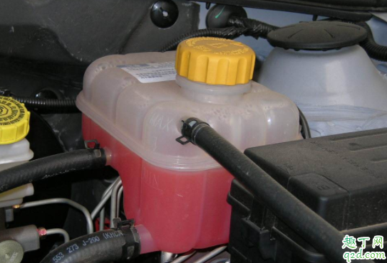汽車冷卻液箱可以加水嗎 冷卻液沒漏也會變少嗎2